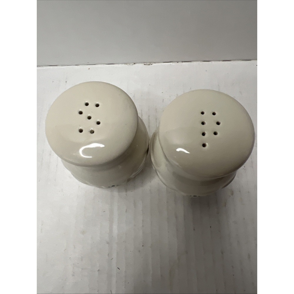 Longaberger Woven Traditions Salt & Pepper Shakers – White w/ Green Accent – USA - Picture 2 of 6